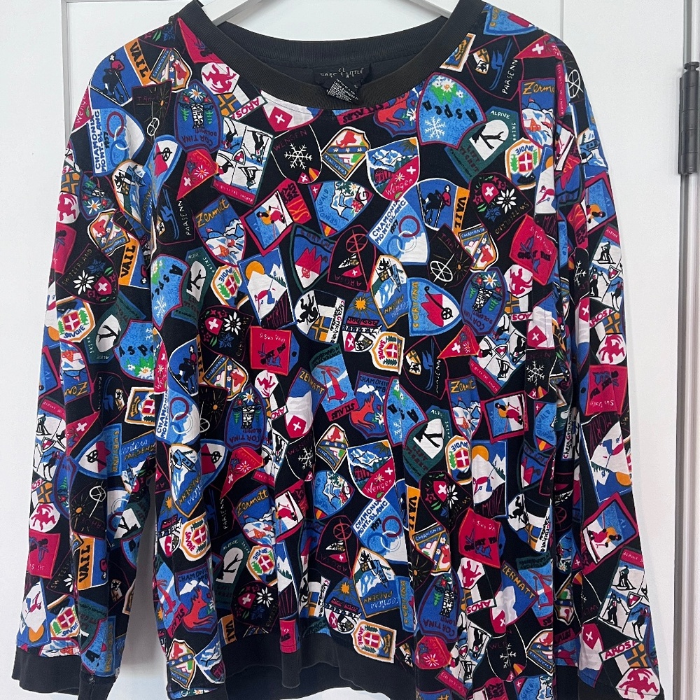 FUNKY 80s SKI/CHATEAU GRAPHIC SWEATSHIRT